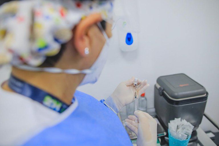 Colombia ha vacunado a 7.854 trabajadores de la salud