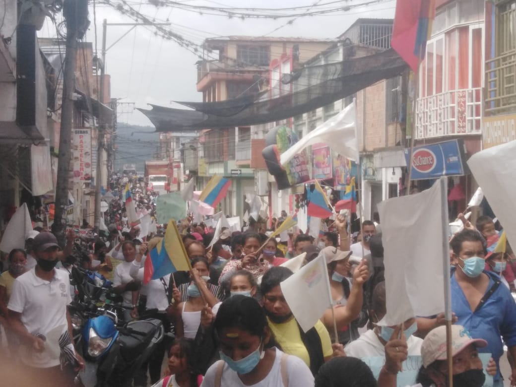 Protesta en Acevedo con el fin de frenar desalojo
