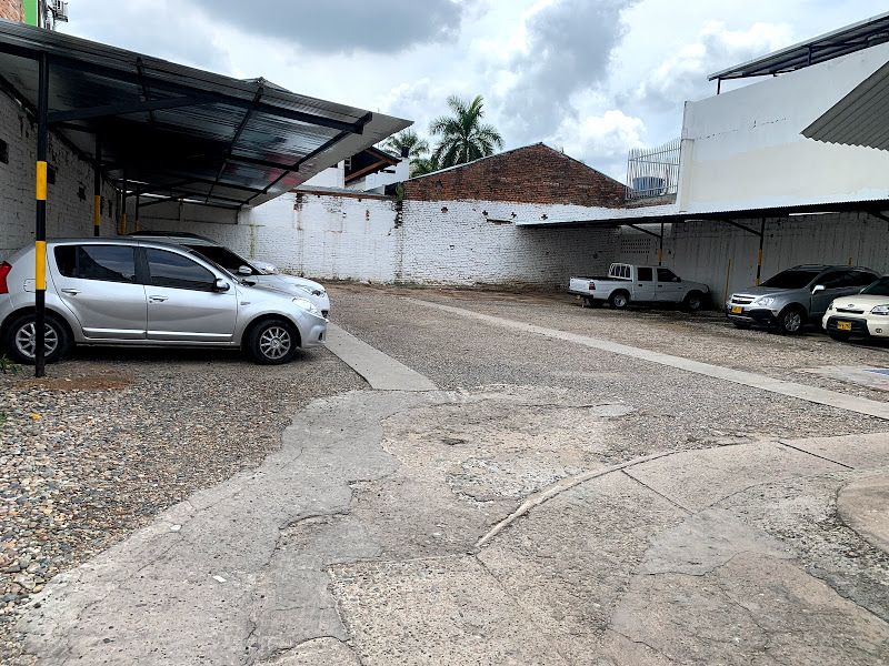 Reducción de tarifas han tenido que implementar para no cerrar sus negocios.