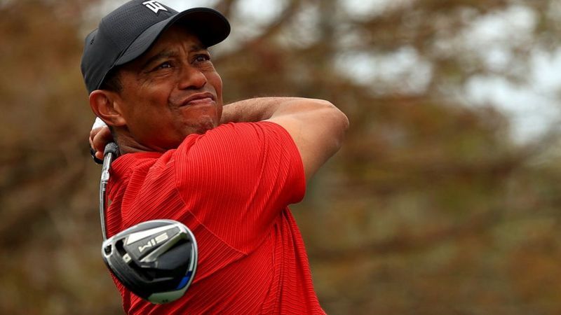 El golfista estadounidense Tiger Woods, fue hospitalizado tras sufrir grave accidente