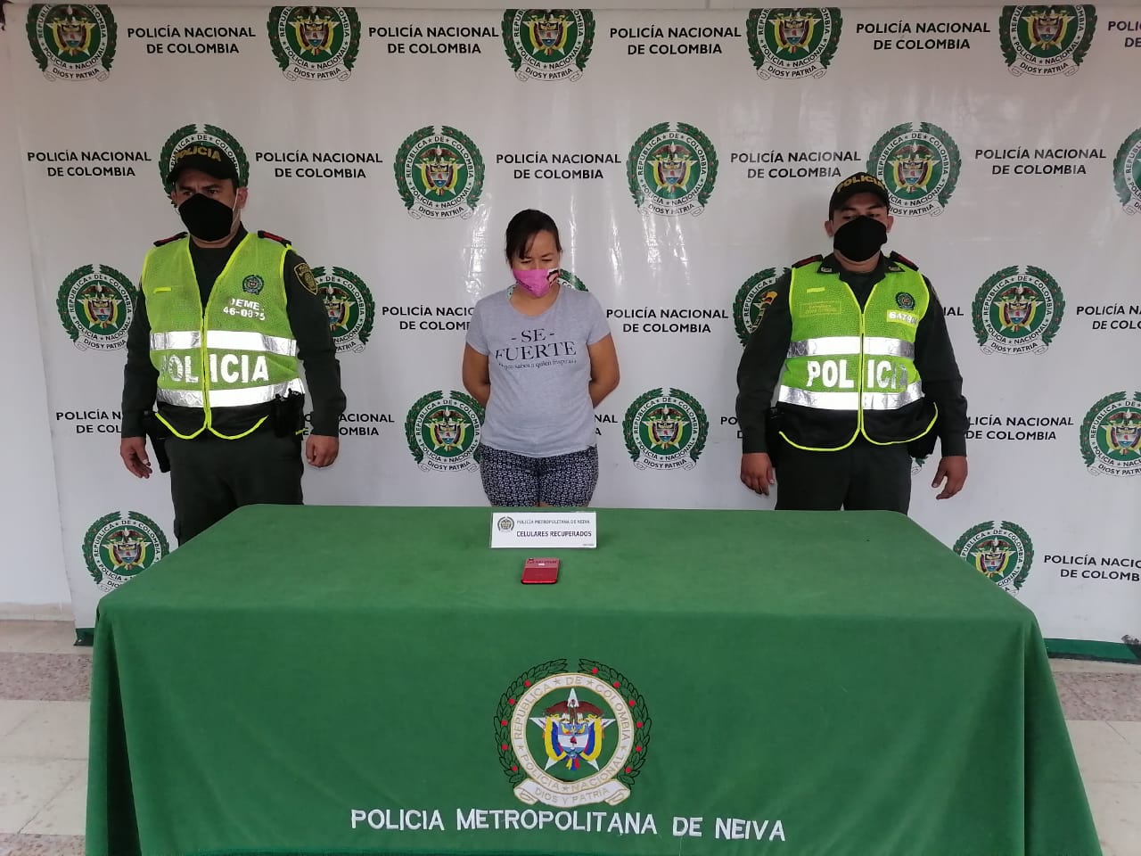 Por portar un celular reportado como hurtado, fue detenida