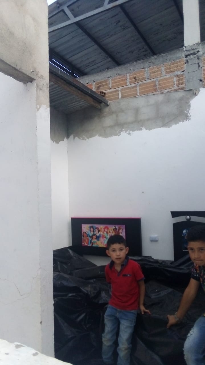 La madre cabeza de hogar pidió colaboración para levantar nuevamente el tejado de su vivienda.