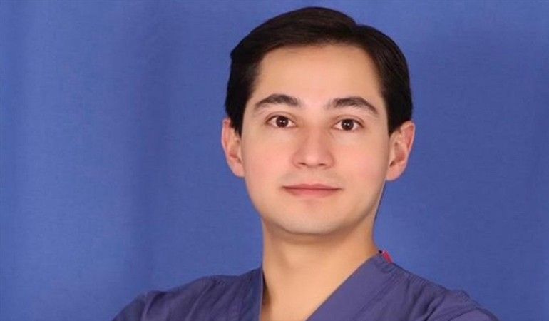 Médicos logran exitoso implante de dedo a joven de 19 años de edad