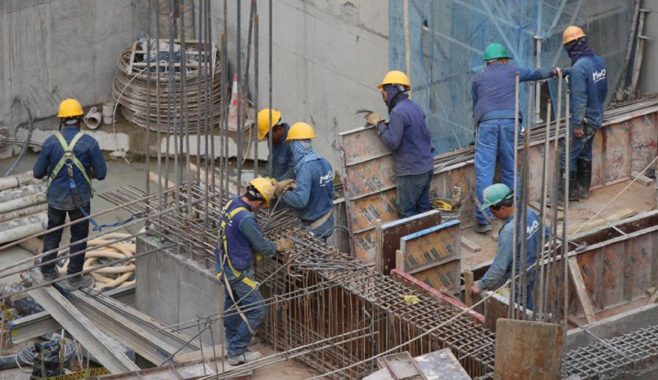 En el año 2020, el área aprobada del destino vivienda registró la principal disminución, al restar 21,0 puntos porcentuales.