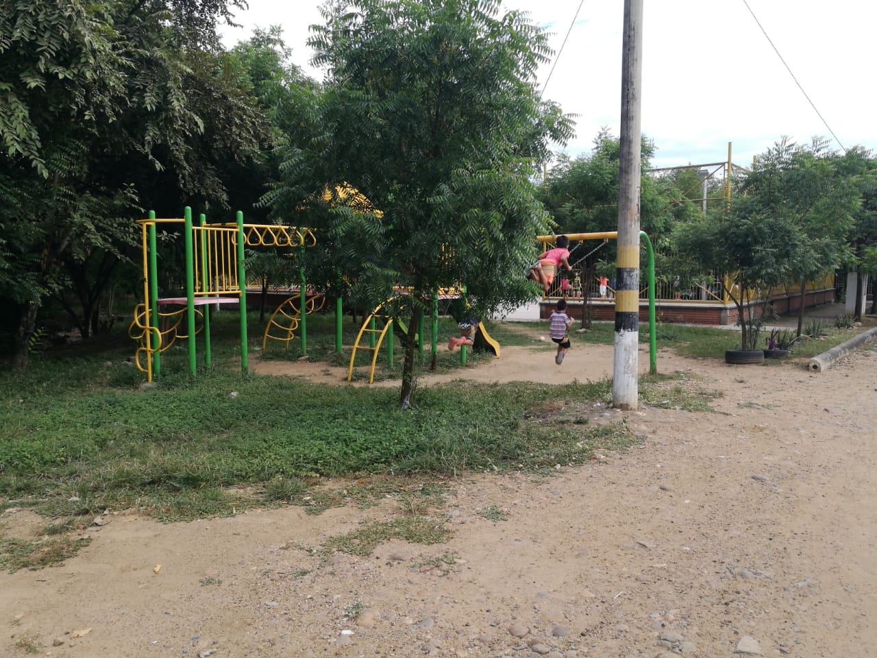 Los habitantes pidieron a las autoridades realizar más patrullajes en este sector, según ellos, el abandono de las zonas verdes propicia el consumo de droga.