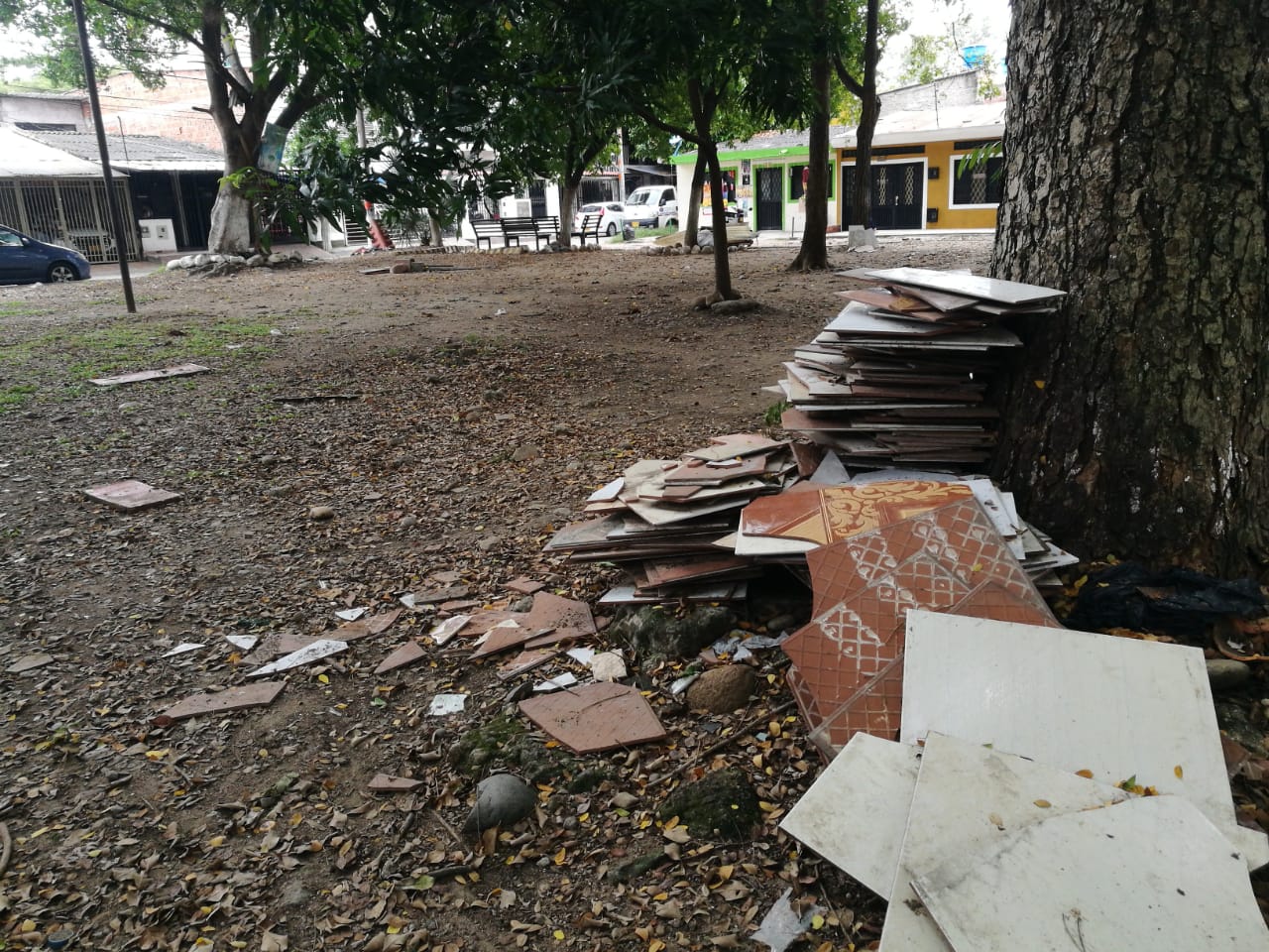 Los habitantes exigieron a la comunidad cuidar las zonas verdes del barrio y tener más conciencia ambiental.