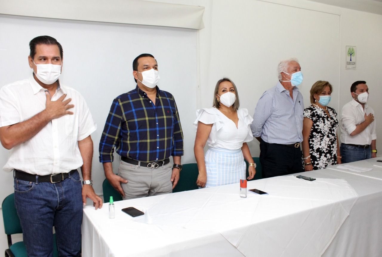 La mesa directiva está compuesta por Jorge Fernando Perdomo, como Presidente; la diputada Sandra Hernández, como Vicepresidenta; y Silvio Daniel Vásquez Coronado, como Secretario.