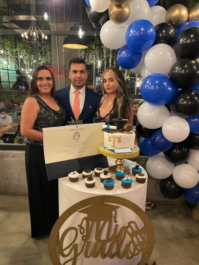 Su primas, Thalía Díaz y Liz Farfán