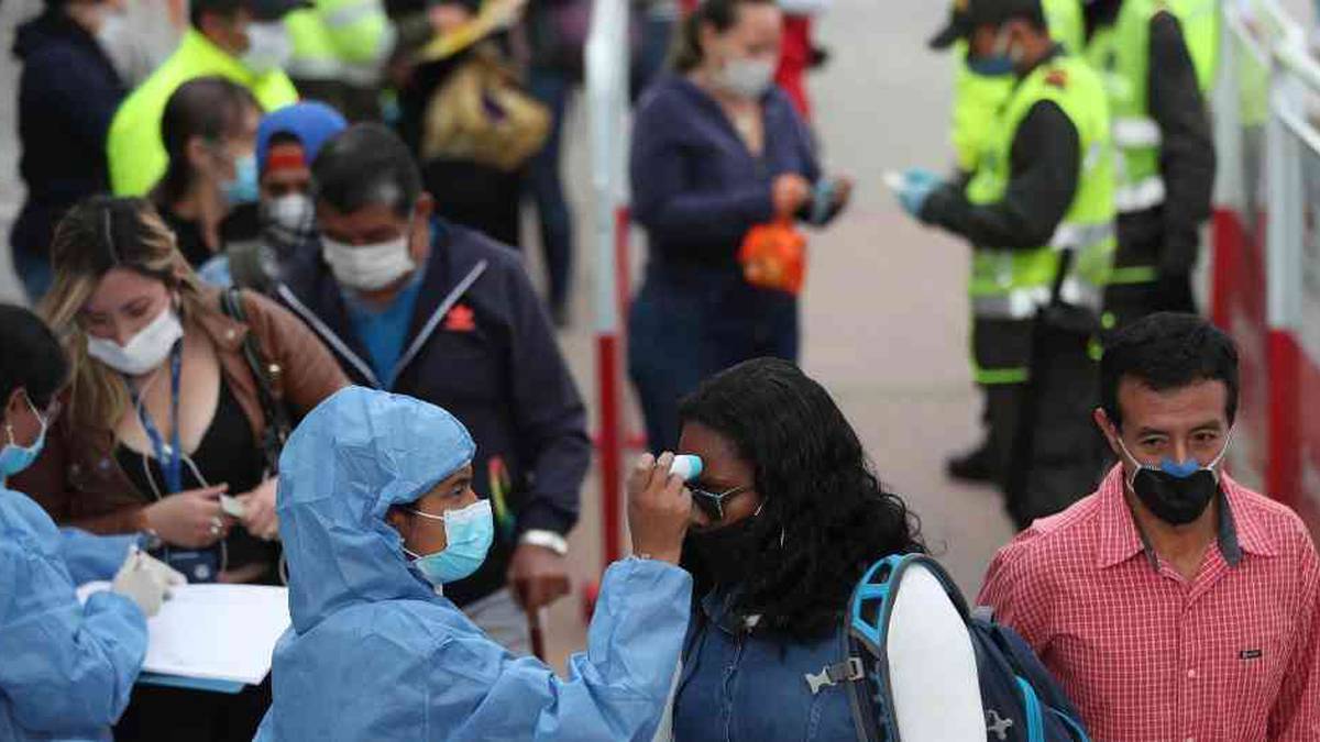 Levantar restricciones es riesgoso por amenaza de nuevas variantes: Colegio Médico Colombiano