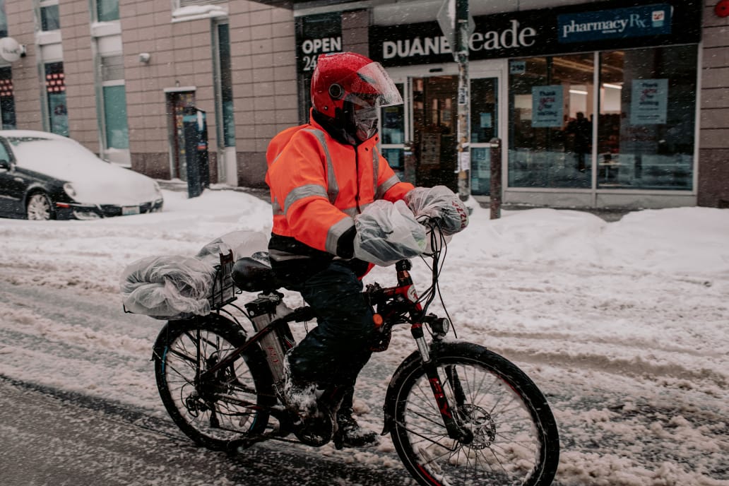 Suspenden vacunación contra el Covid-19 en New York