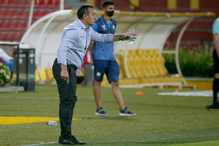 Cayó el primer técnico de la liga colombiana