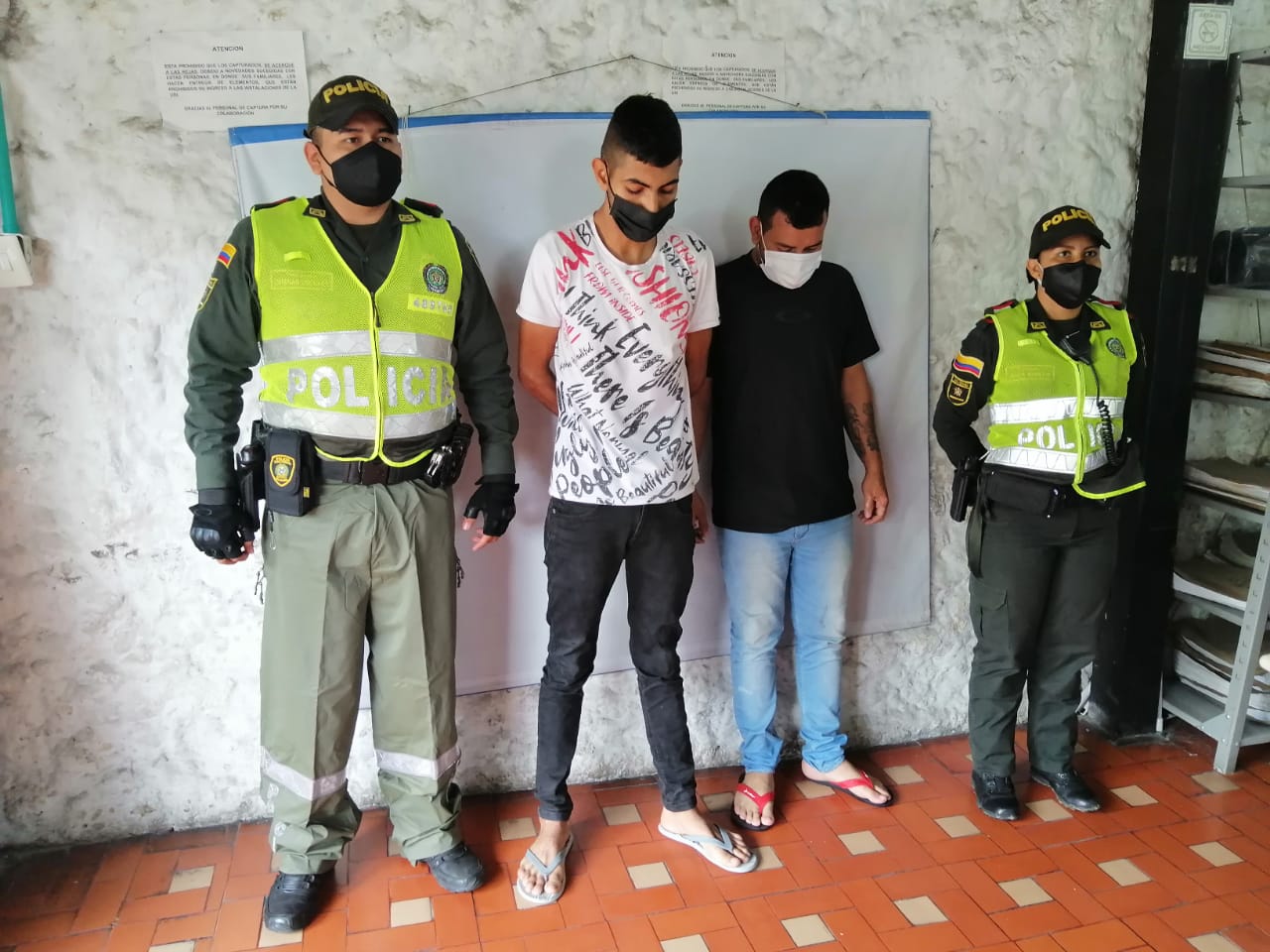 Detenidos dos sujetos en flagrancia por hurto a taxista