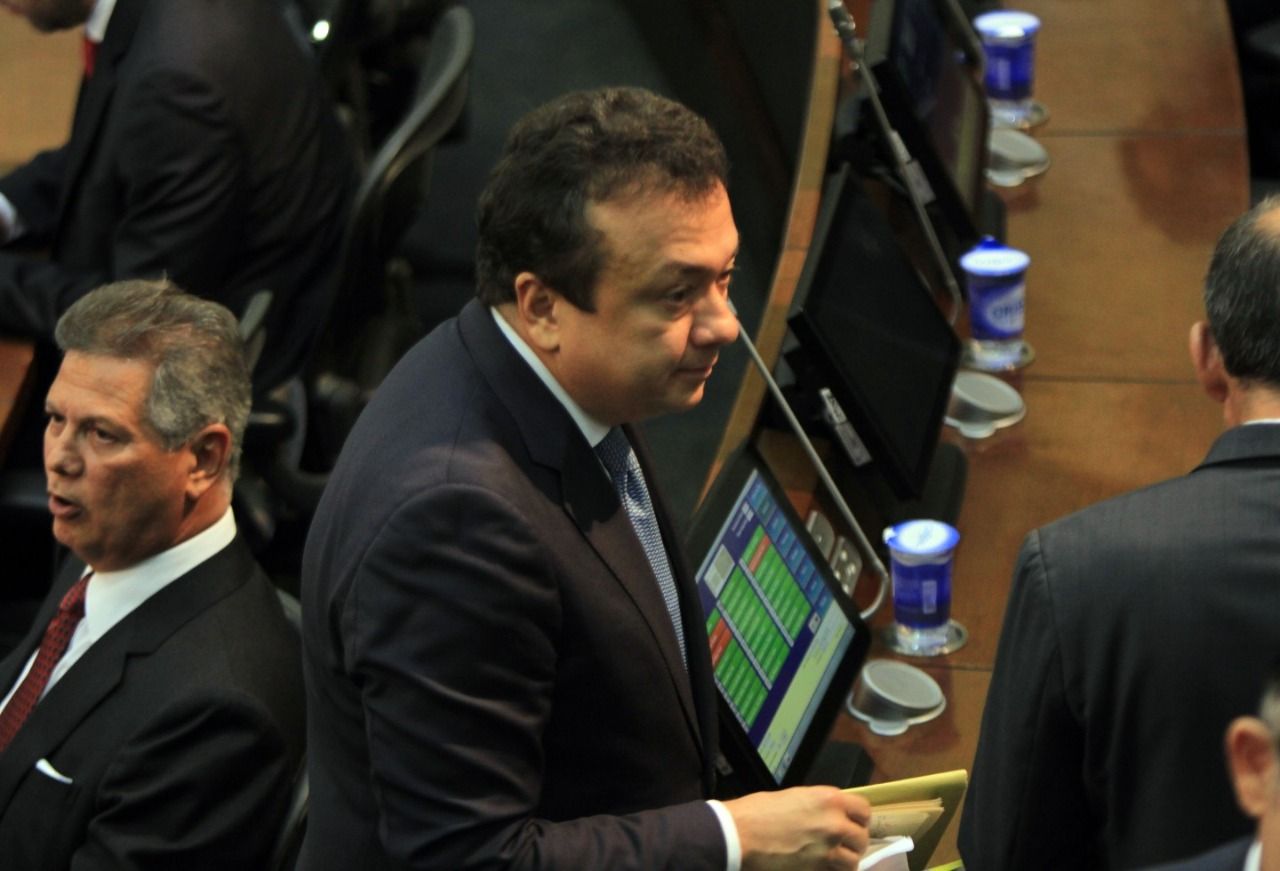 Exsenador Pulgar seguirá siendo investigado por la Corte