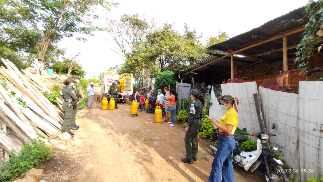 Gas Neiva donó cilindros llenos a familias de Bajo Pedregal