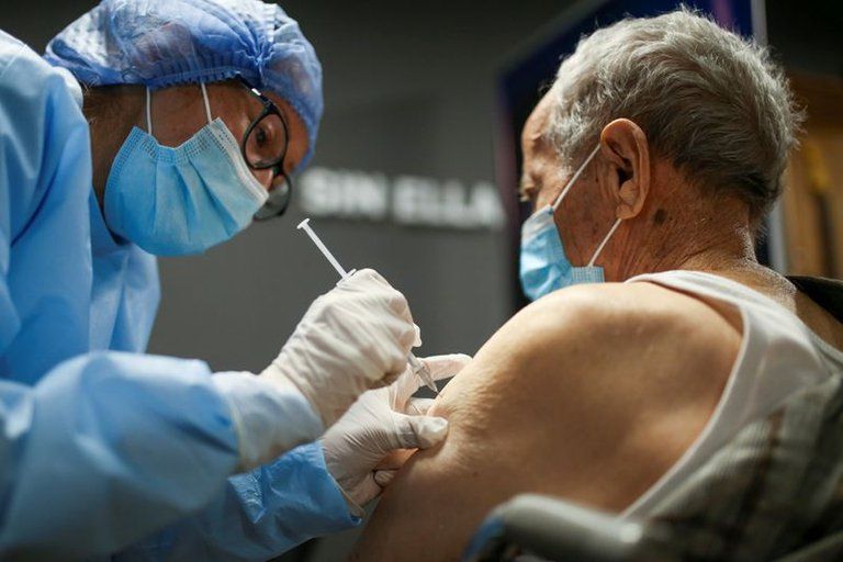 Comienza la segunda etapa de vacunación contra el covid en personas de 60 y 79 años