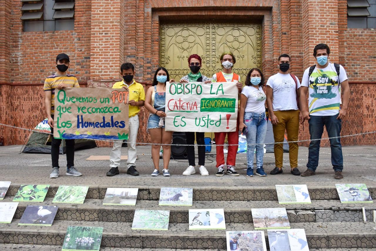 Vigilia frente a la Catedral por el cuidado de los humedales