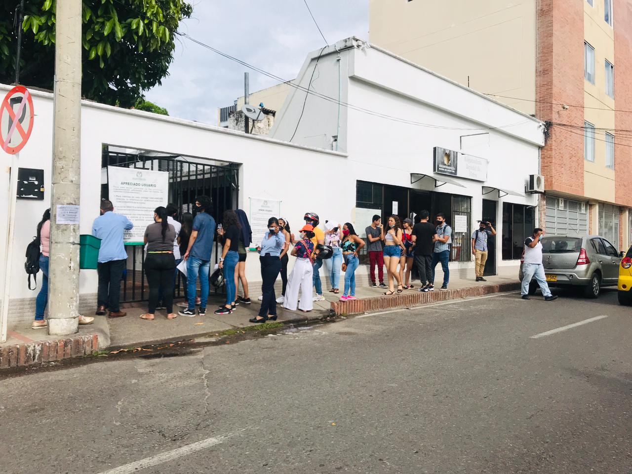 Últimos días para generar pago de impuestos con descuento, hicieron que gran cantidad de neivanos realizaran largas filas en el edificio municipal.