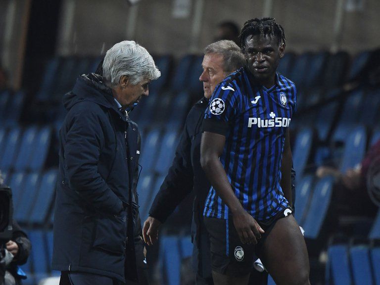 Duván Zapata salió con molestias físicas en la derrota de Atalanta ante Inter de Milán