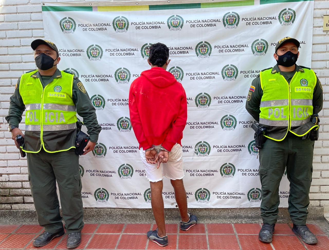 Detenido por golpear a tres mujeres