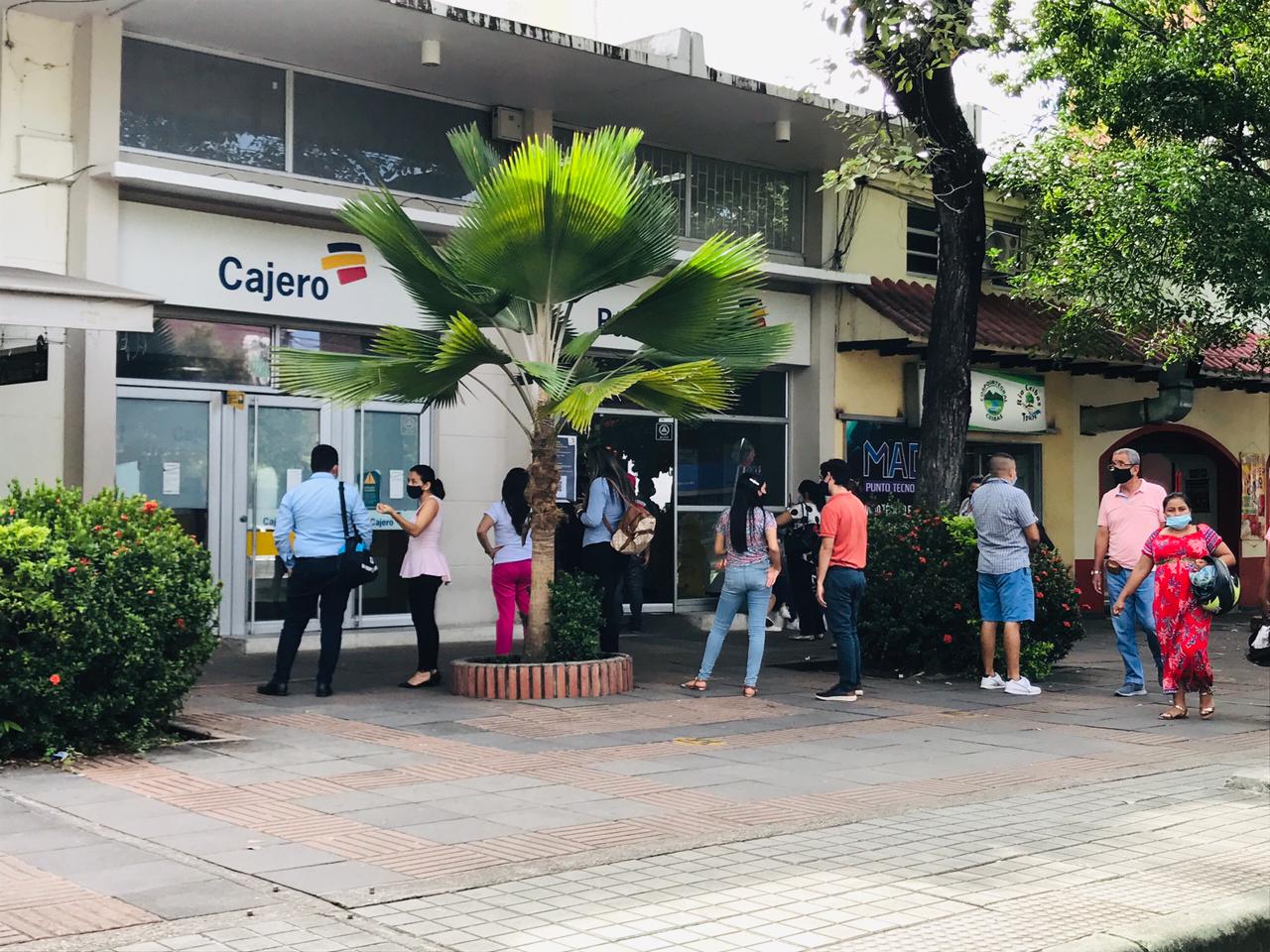 Pensionados se dieron cita en el centro de la ciudad a reclamar el pago de toda una vida de trabajo.