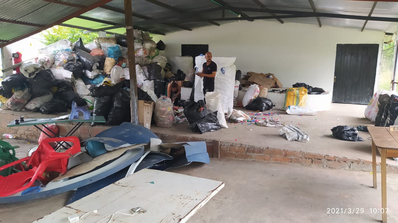 Trabajando con las uñas, según los habitantes, las cosas tienen un valor agregado; la demostración de que, con amor, todo se puede.