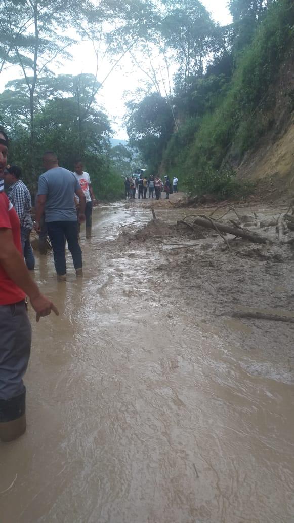 En el reporte se establece la situación presentadas en Garzón, donde personal del cuerpo de bomberos junto a funcionarios de la alcaldía están inspeccionando los daños reportados.