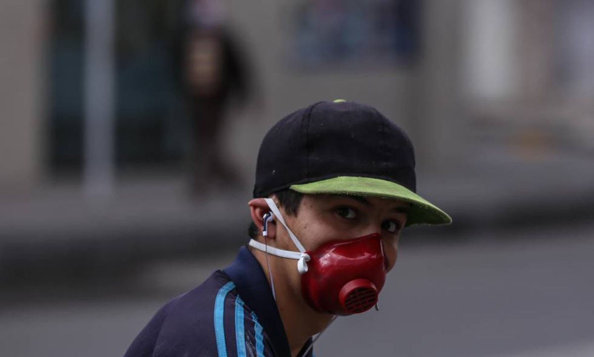 Usar doble tapabocas o con válvulas: lo que no debe hacer según la OMS