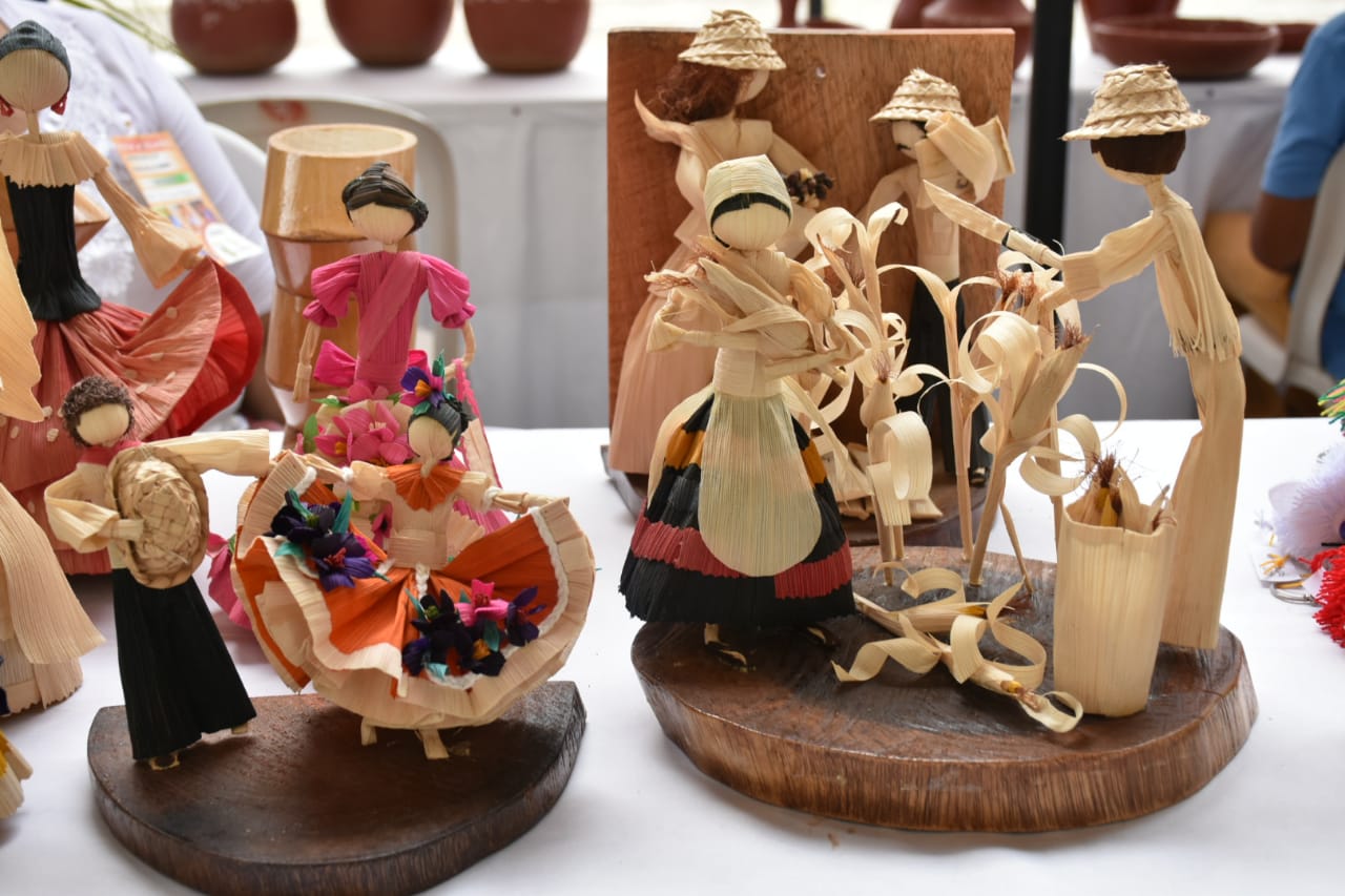Artesanos de Campoalegre se destacaron en la Primera Feria Artesanal