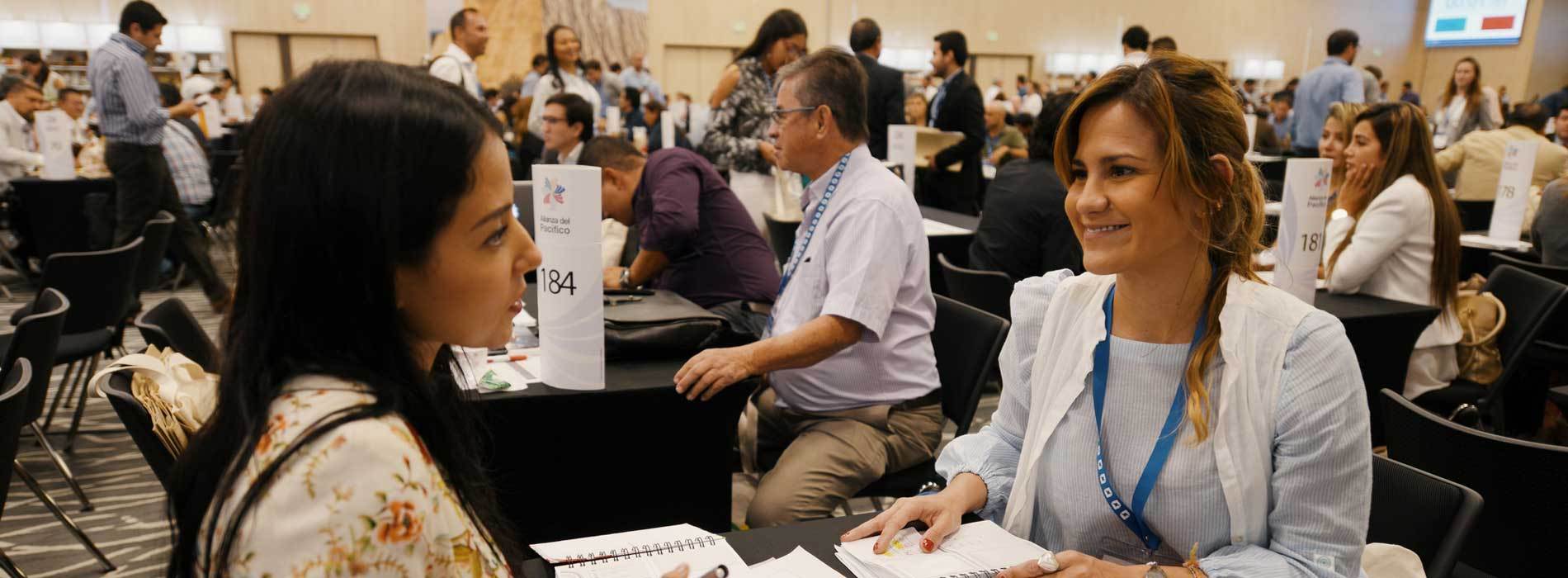 Mujeres más activas en créditos, pero con montos bajos