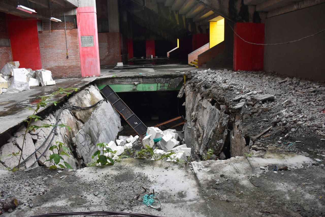 Deterioro en las instalaciones, graderías destruidas, escombros en los pasillos y total abandono, eso fue lo que encontró el Contralor en su visita al Huila.
