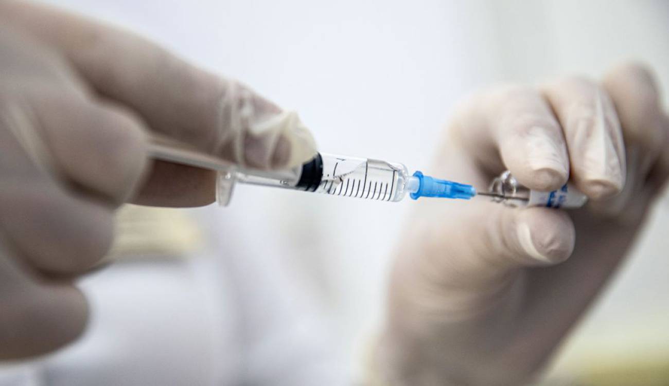 “La mejor vacuna es la que llegue primero”.