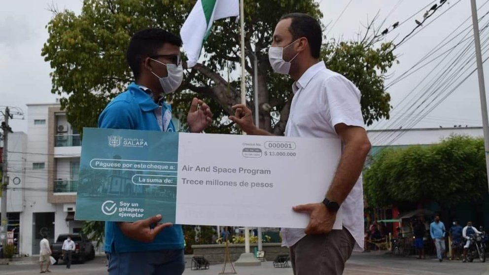 Colombiano seleccionado para ir a la Nasa recibió las primeras ayudas para costear su viaje