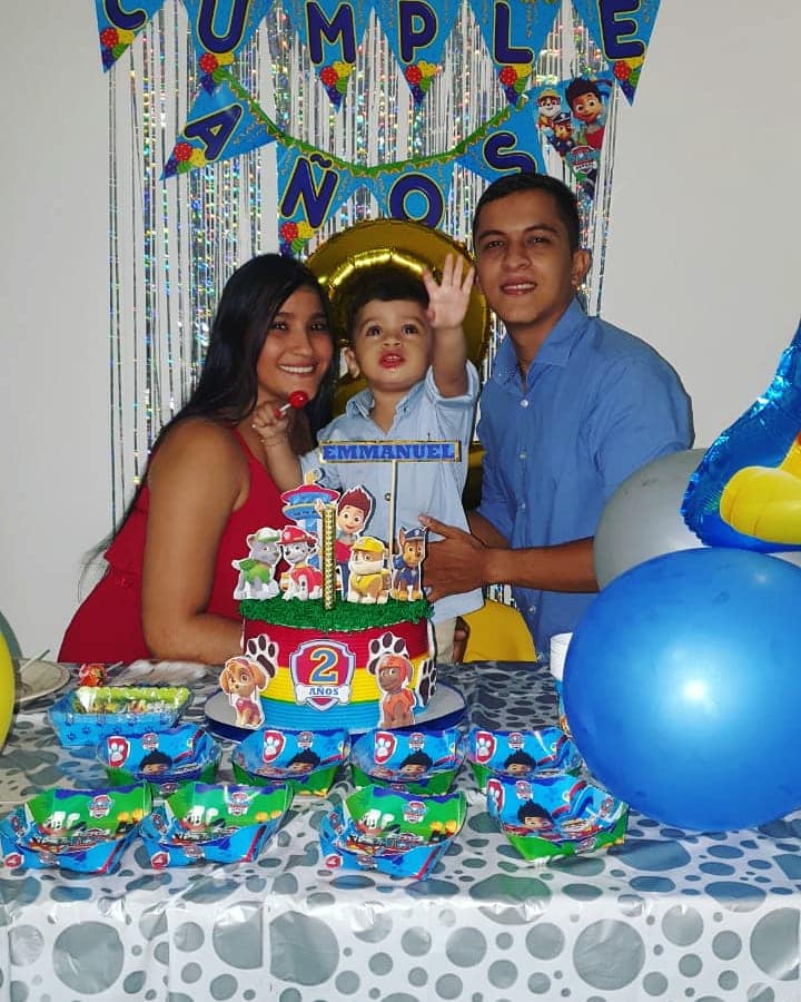 Y los cumplió feliz