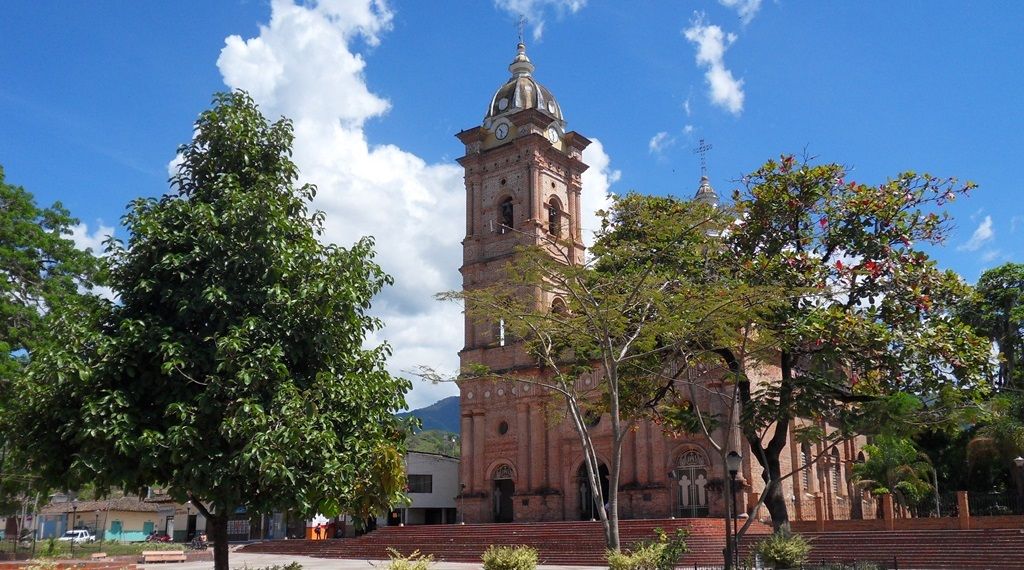 De la mano trabaja autoridades del municipio.