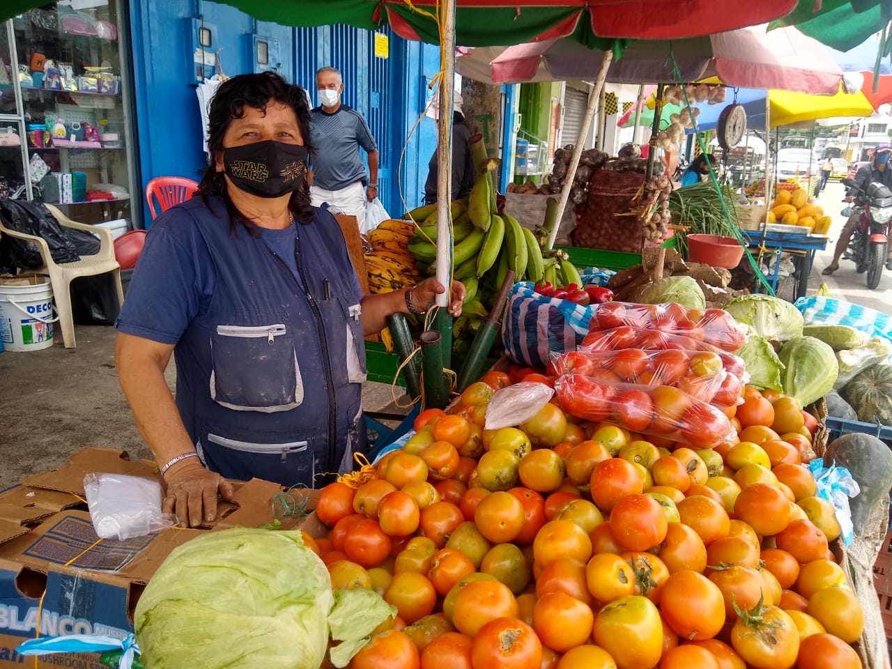 Vendedores de perecederos en microcentro se resisten a desaparecer