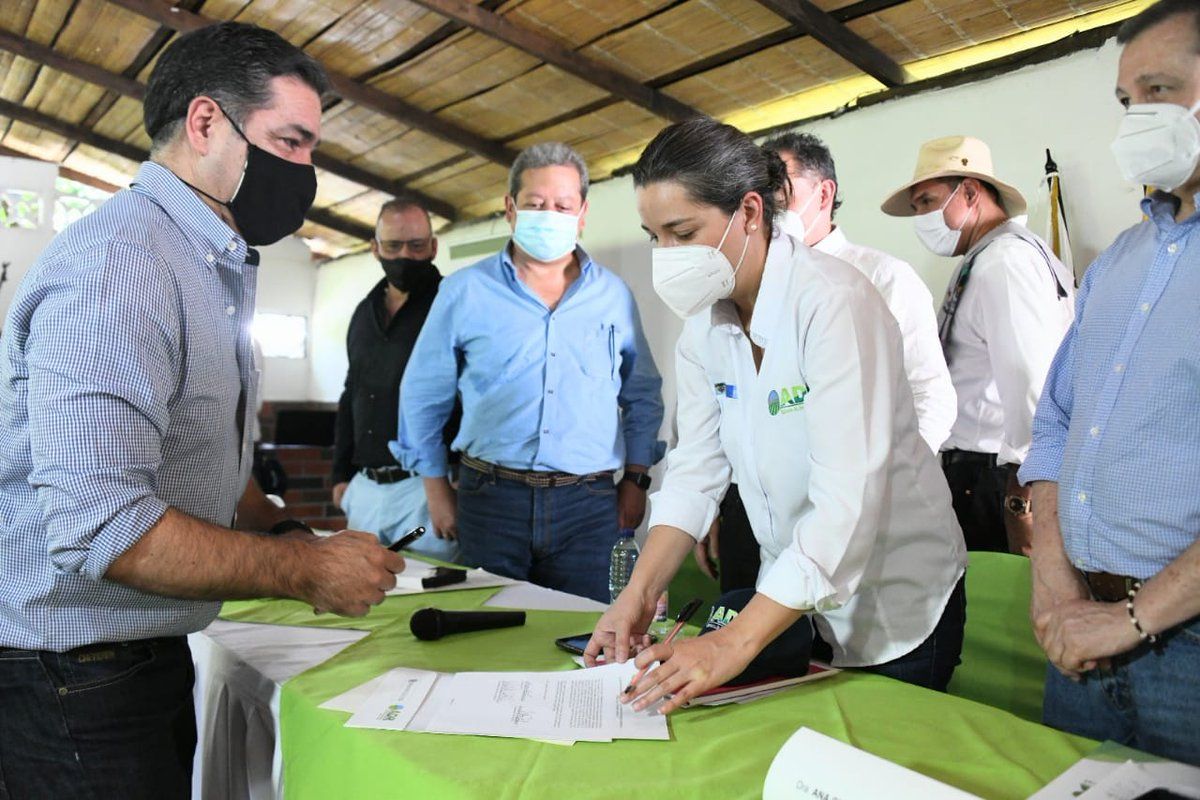 Findeter presenta alternativas para proyectos de infraestructura con regalías