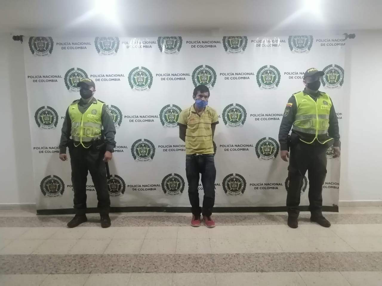 Sorprendido en flagrancia sujeto con detención domiciliaria