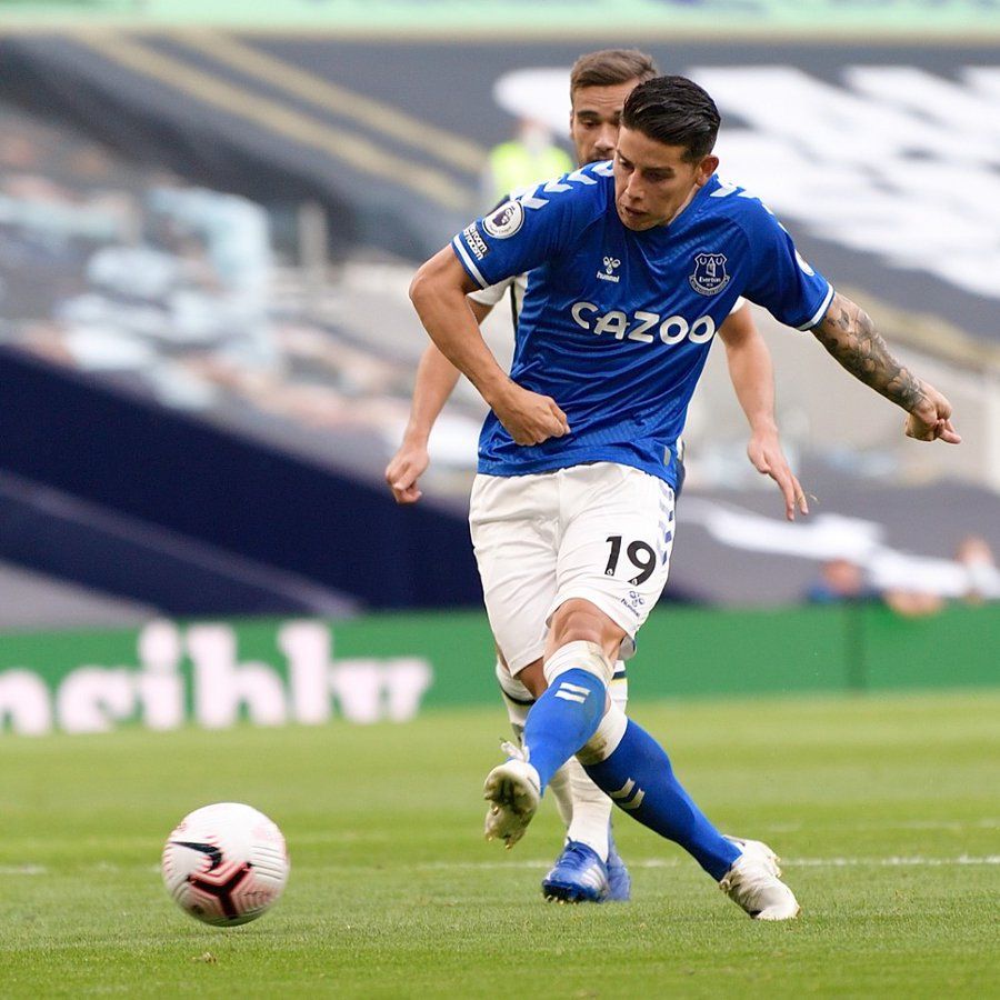 James, entre los mediocampistas más goleadores del siglo