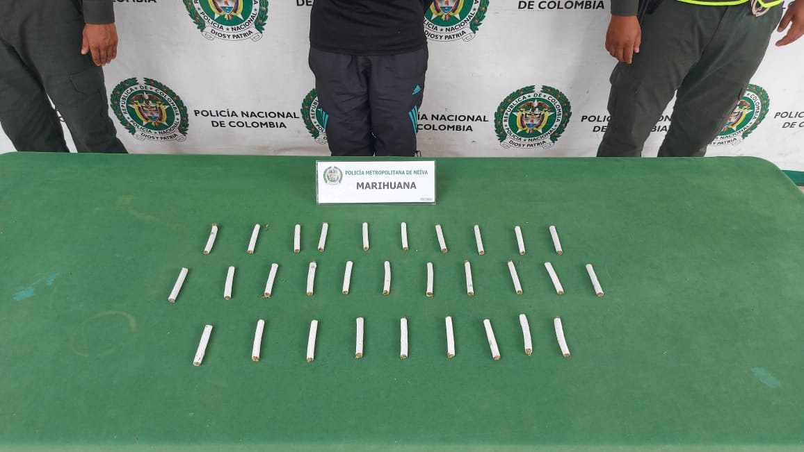 Capturan a dos personas con 30 cigarillos de marihuana en el Limonar