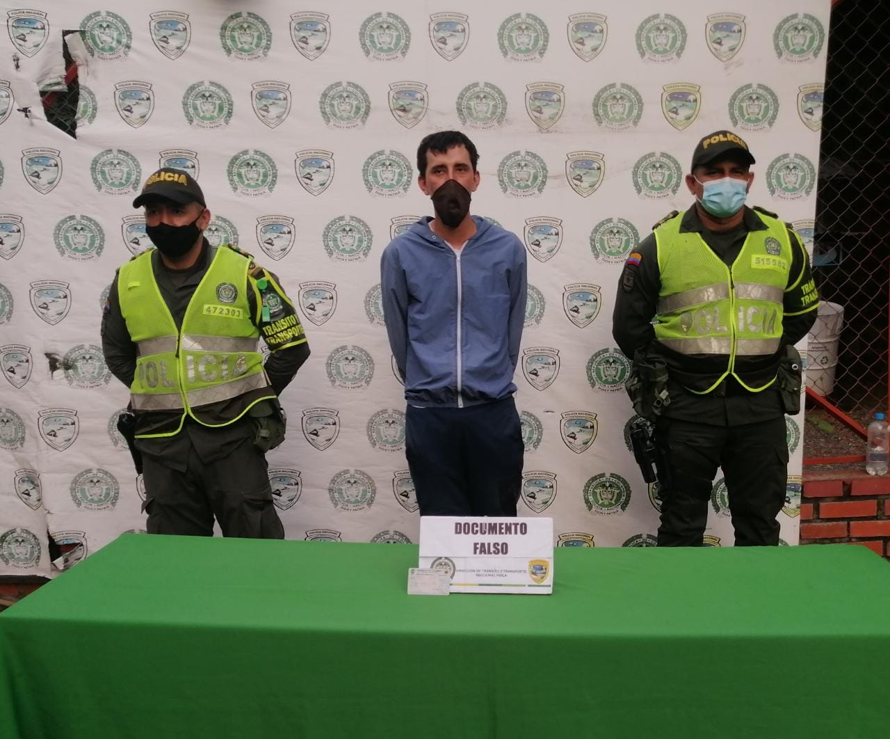 Capturado por portar documentos falsos