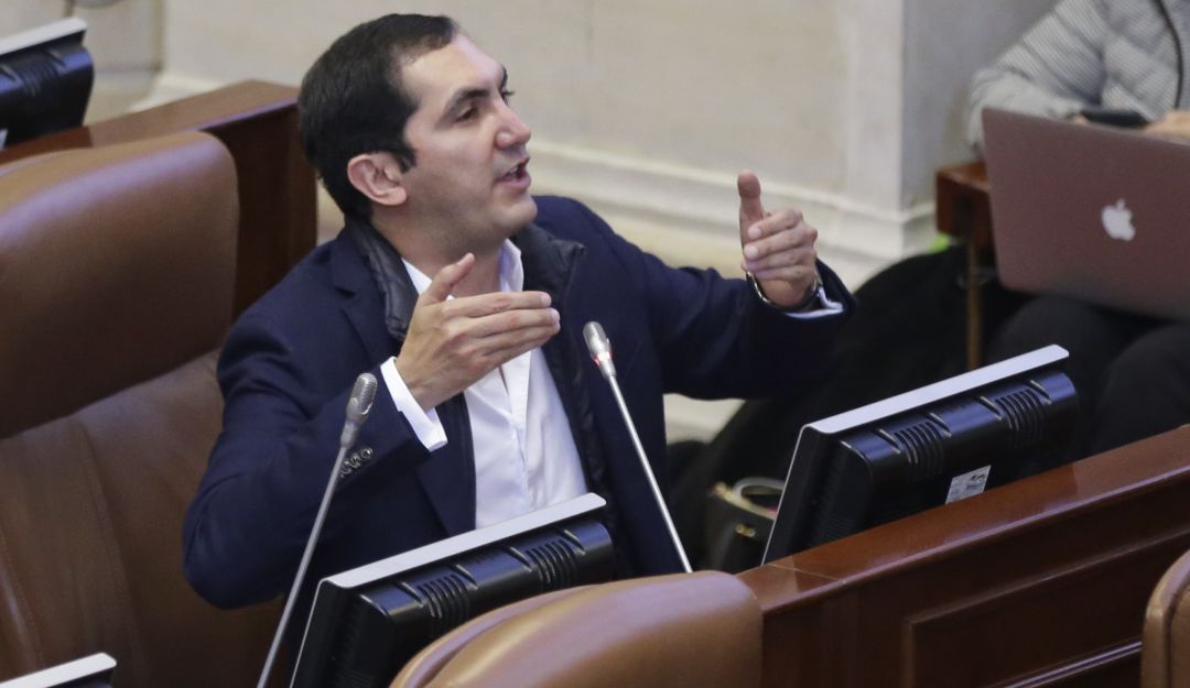 Celebran decisión de Corte sobre impuesto a bancos