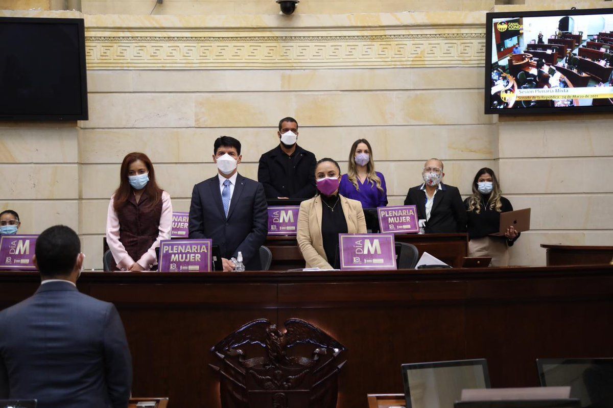 Aprueban ‘paquete’ de proyectos en beneficio de las mujeres colombianas