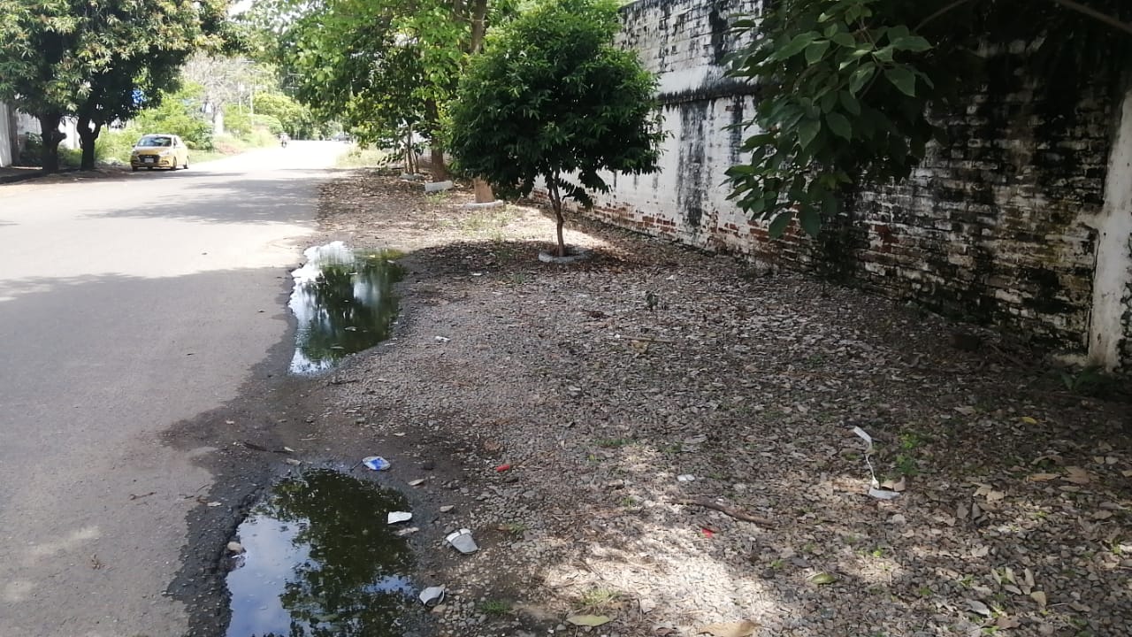 El abandono y mal estado del exterior del Cementerio Central de Neiva