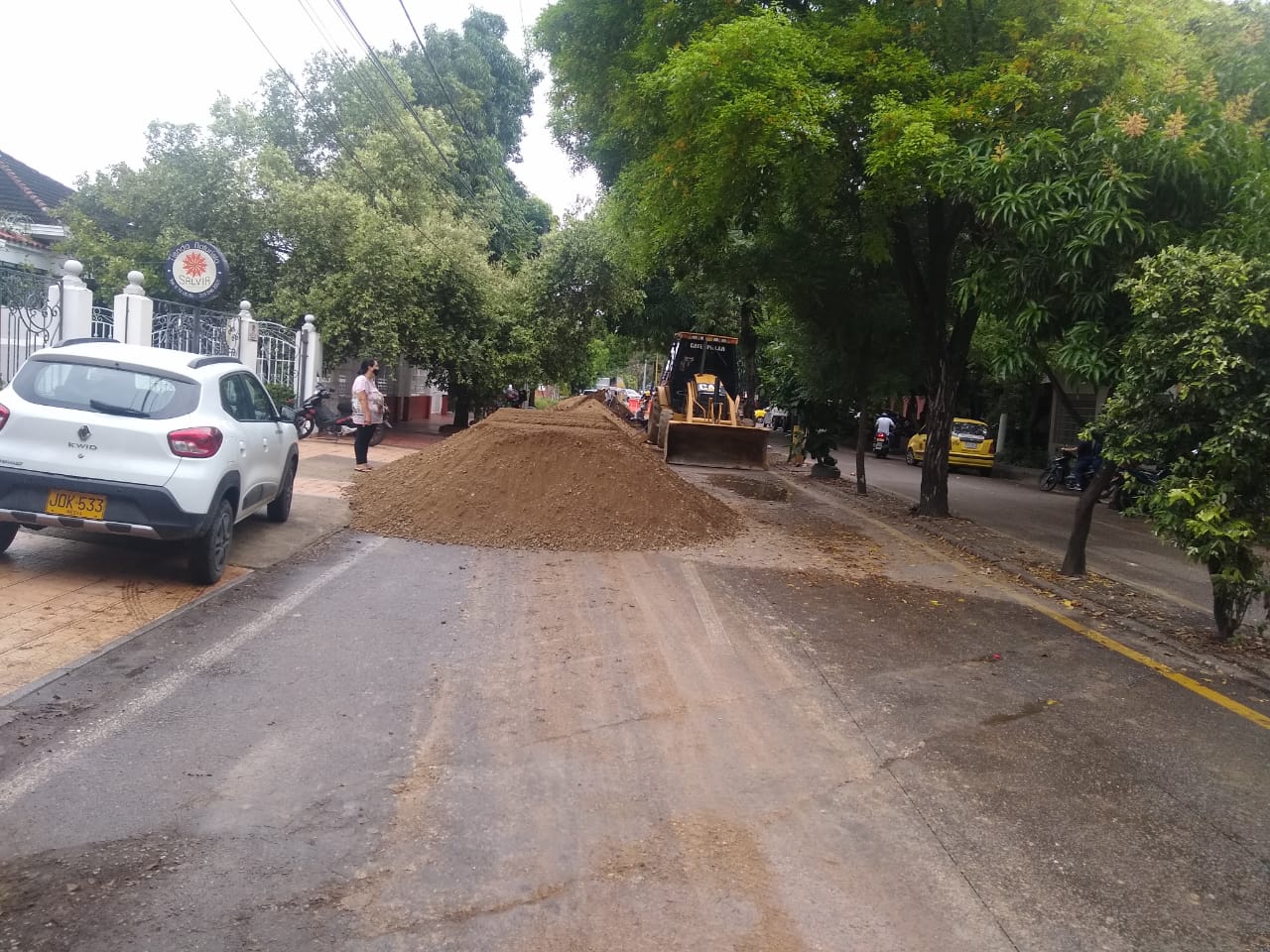 Los residentes y visitantes deben sortear los obstáculos de la modernidad