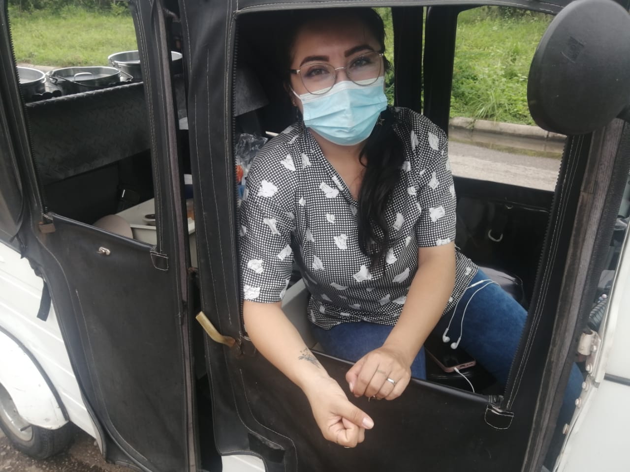 En motocarro está innovando, claro que en ocasiones despierta envidias