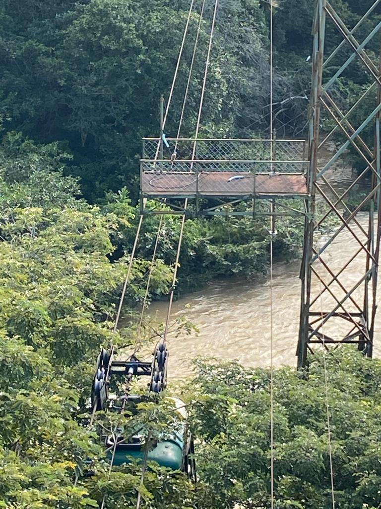 Lo que queda del teleférico que cuesta reparar unos 7 Mil millones de pesos.