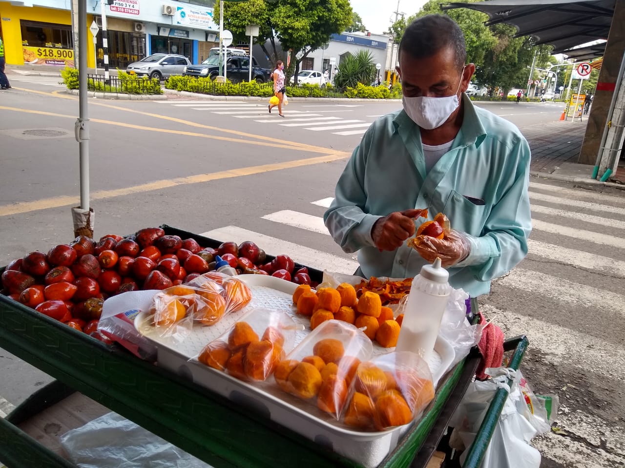 Se vende en las esquinas como en este caso en la carrera séptima con calle novena.