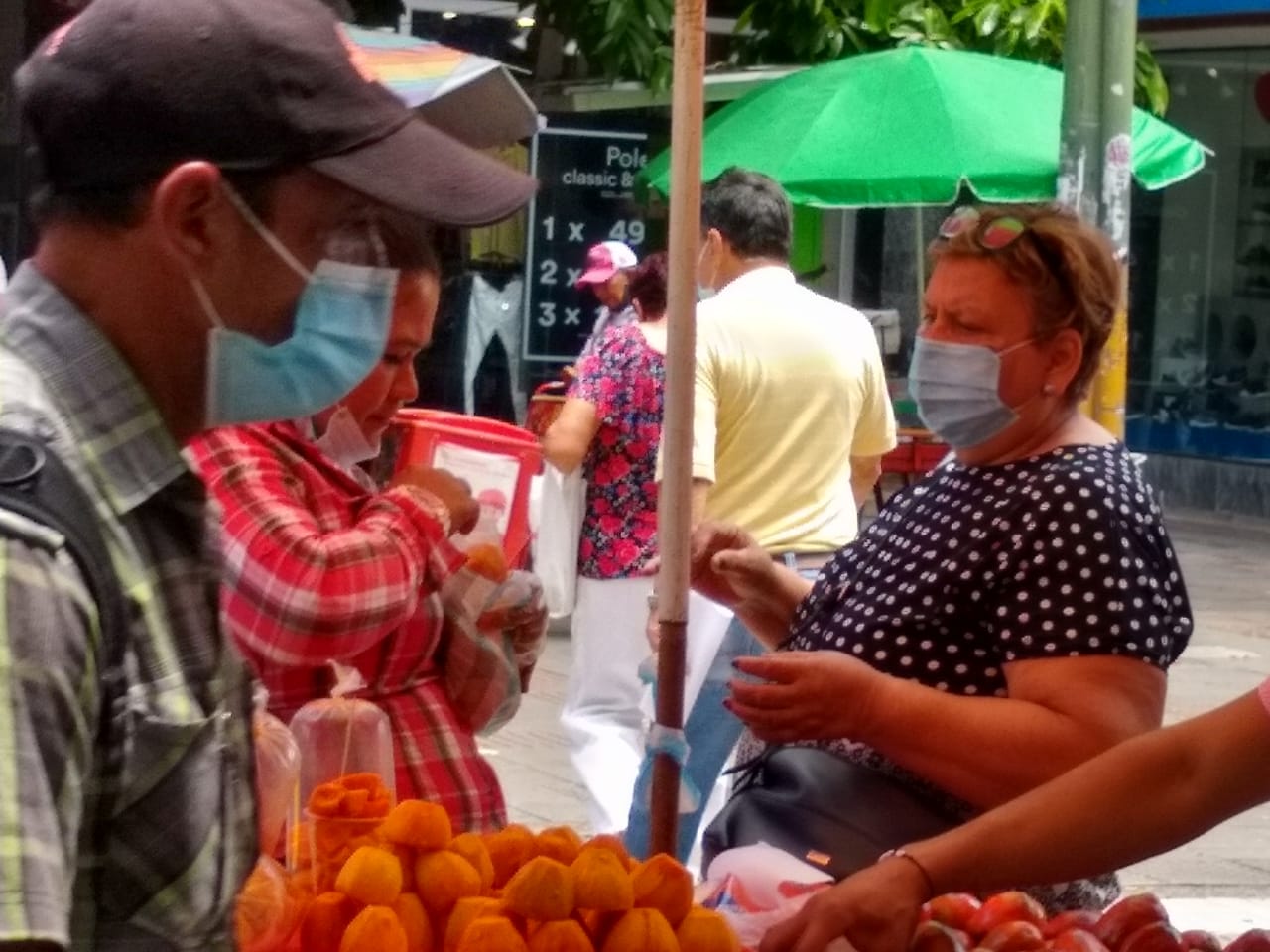 Venta de chontaduro en cercanía a la alcaldía de Neiva
