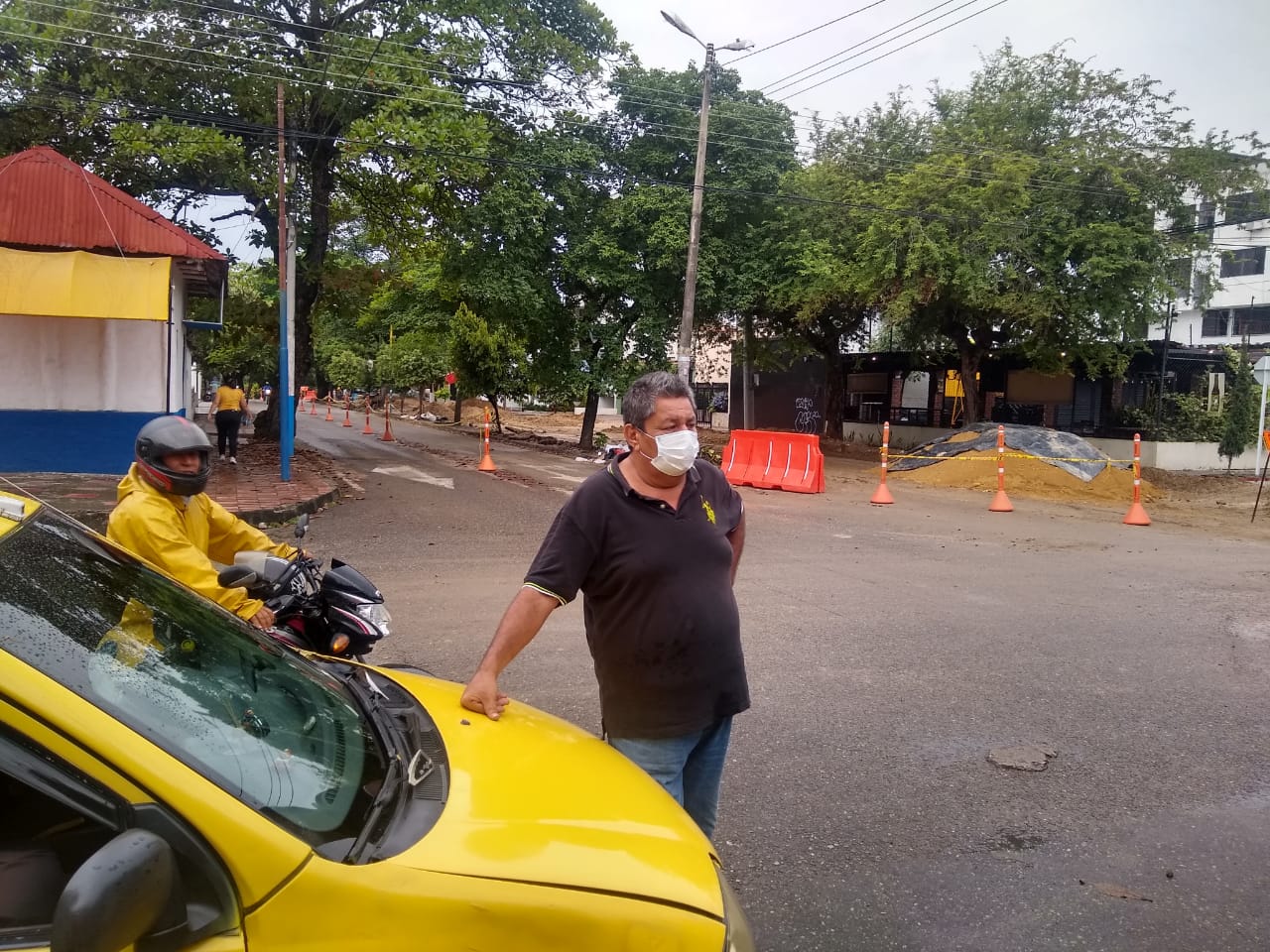 Los taxistas aunque se ven afectados esperan con optimismo lo que se convertirá en el futuro mejoramiento de la vía