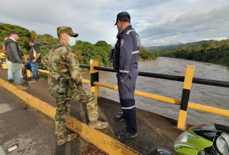 Desaparecido suboficial del Ejército luego de intentar cruzar las aguas del río Negro en Íquira